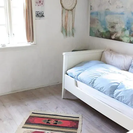 Gemuetliches Reetdachhaus Mit Kaminofen * ריבה