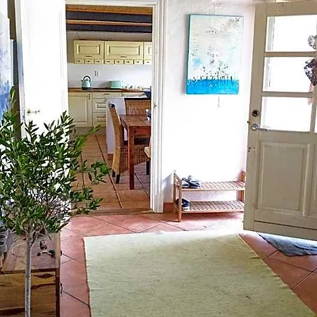 Gemuetliches Reetdachhaus Mit Kaminofen Hostel