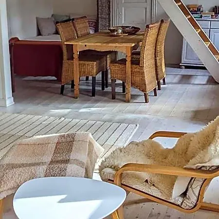 Hostel Gemuetliches Reetdachhaus Mit Kaminofen